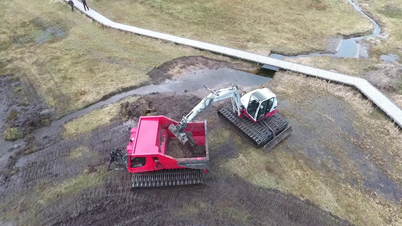 De Vries Cornjum BV | Wetland Machinery | Natuurherstel met rupsdumper en moeraskraan