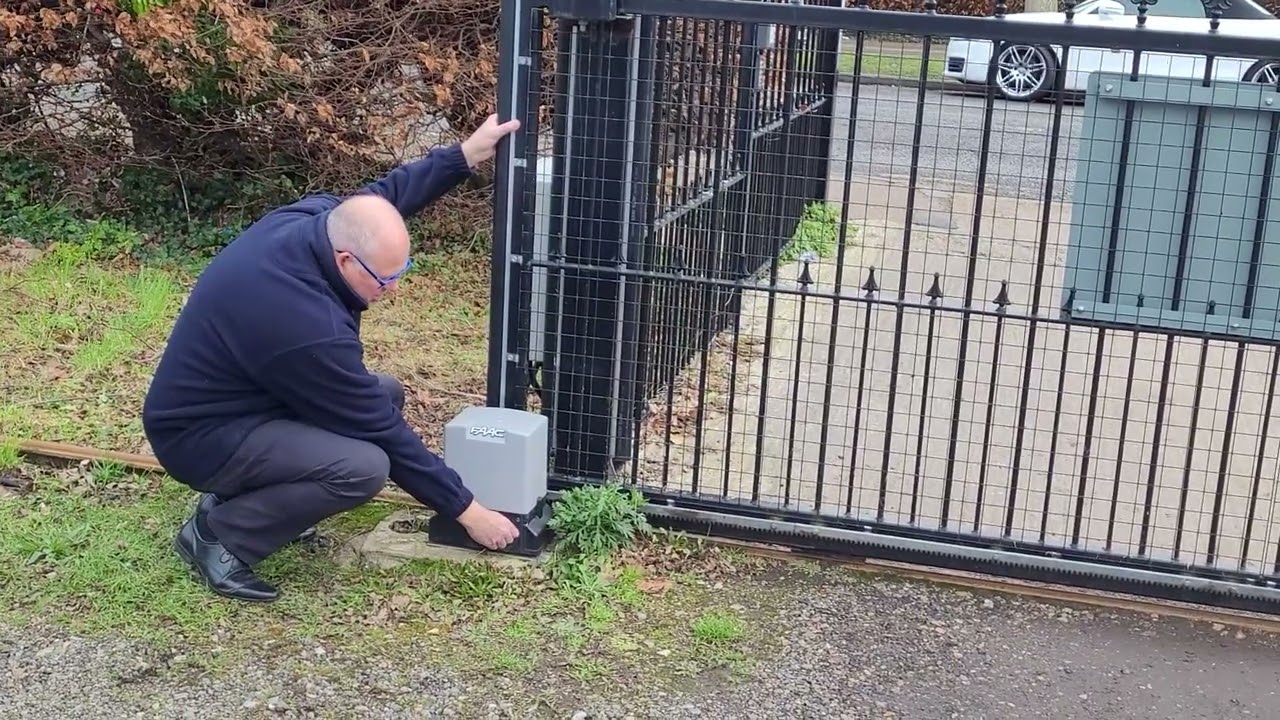 Sliding gate manual release