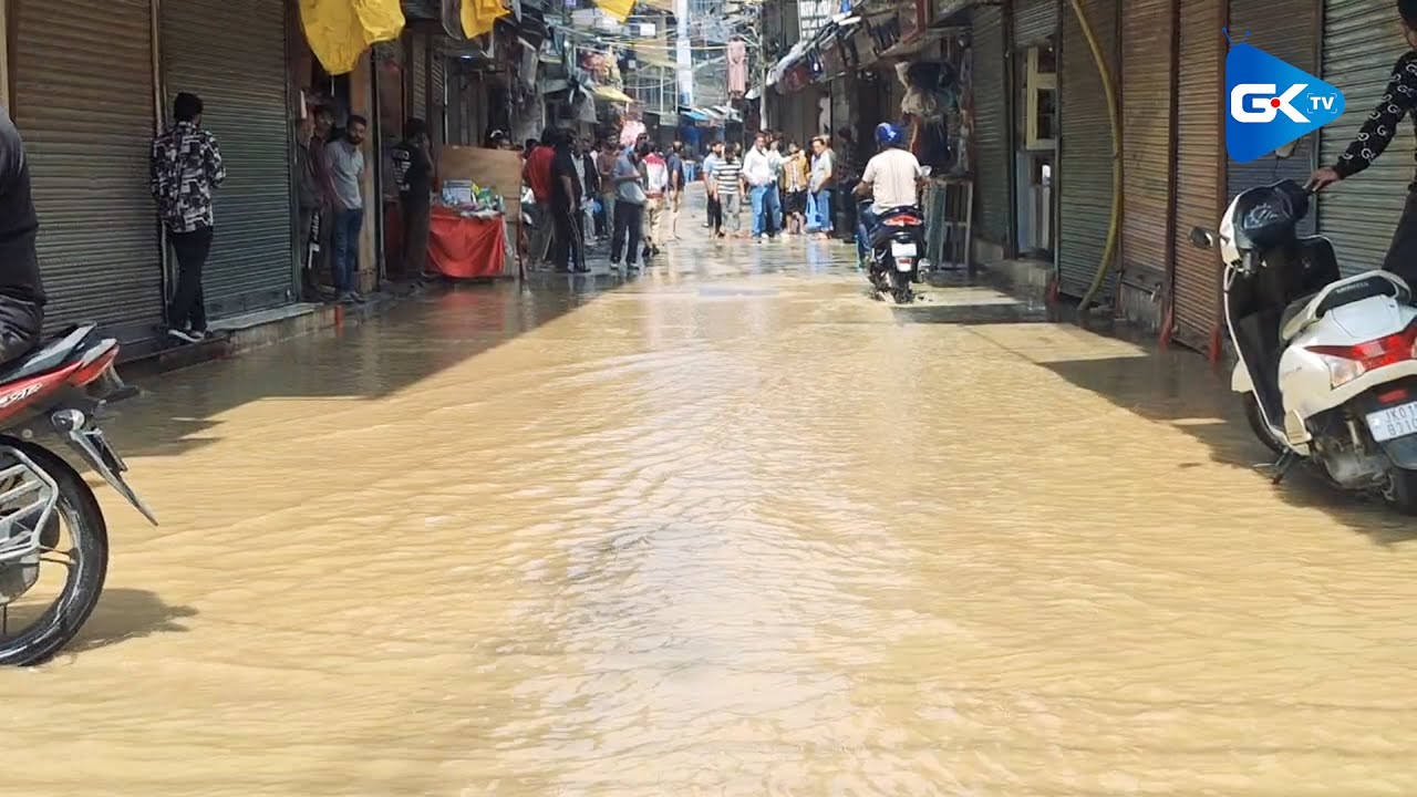Goni Khan Market inundated with ankle-deep water, shopkeepers worriedGanikhan market update shafia