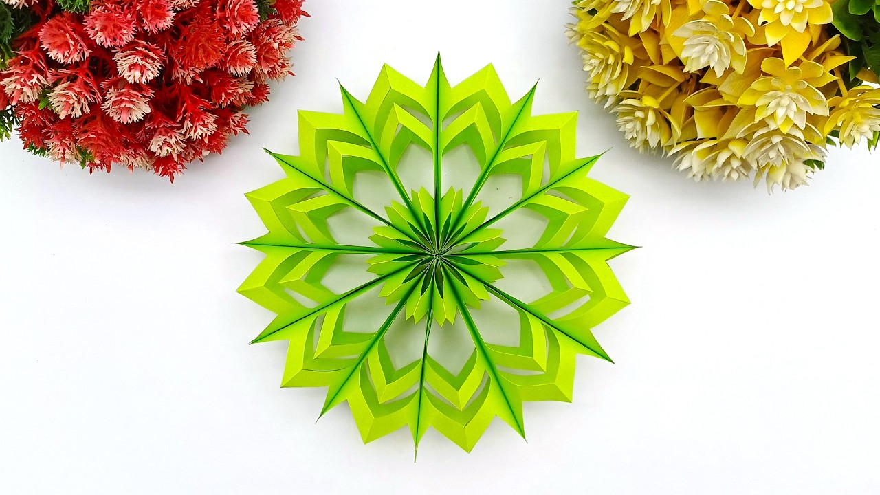 ❄️ Превратите обычную бумагу в потрясающее украшение в виде снежинки ✂️ Простые поделки из бумаги✨