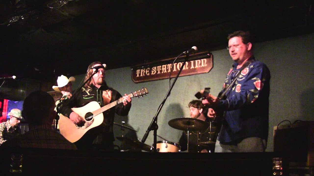 THE DRUNK UNCLES - Blame It On Vern