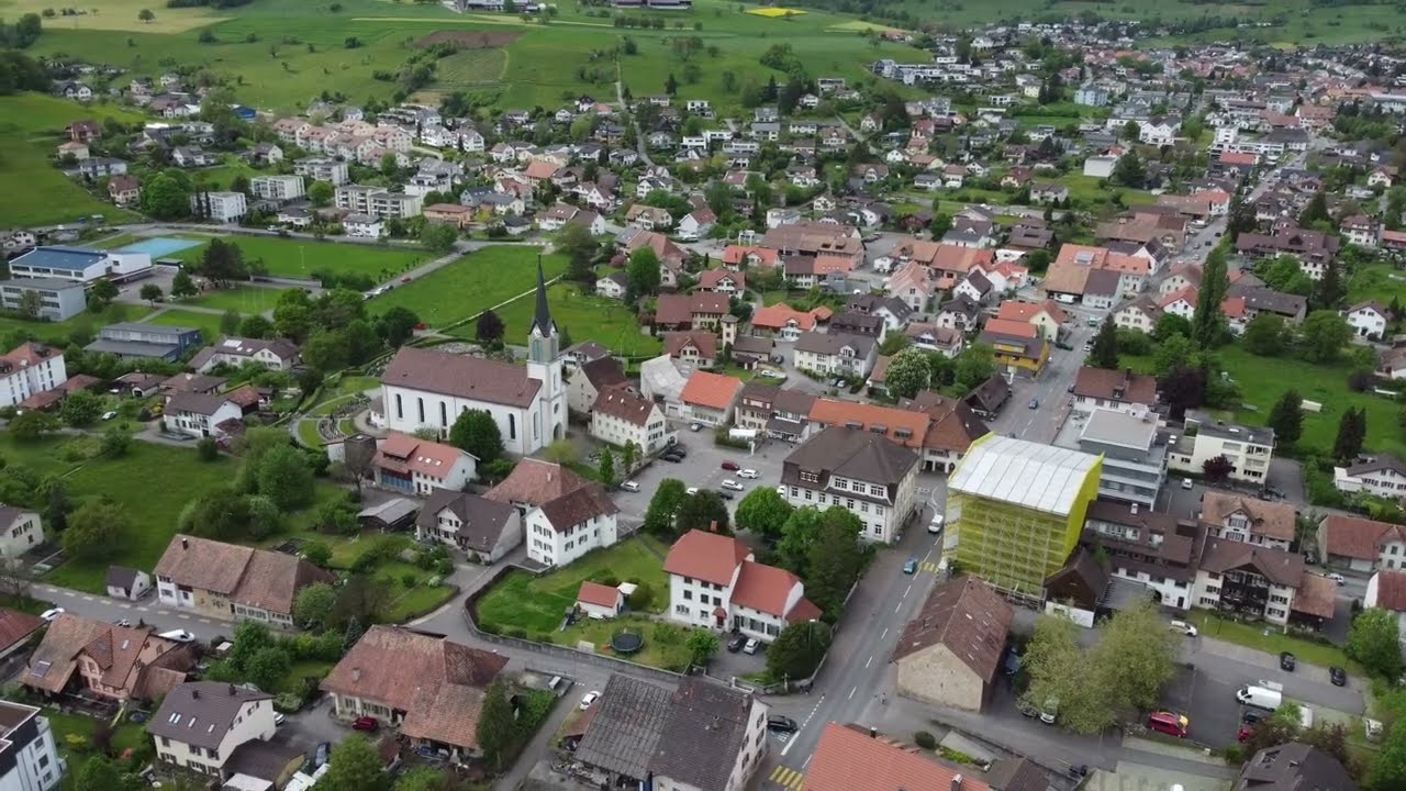 Drone flight around the Yellow Cube - Notdach über dem Restaurant Löwen