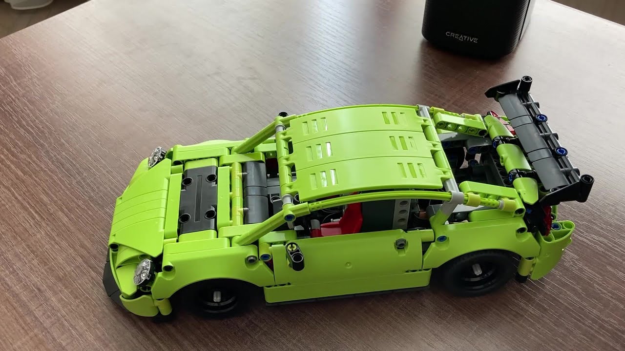 Компактный и быстрый Porsche 911 GT3 RS (LEGO Technic)