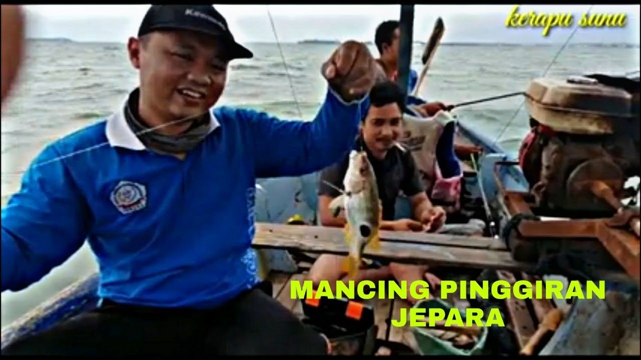 Mancing pinggiran di laut jepara diterpa hujan angin dan gelombang