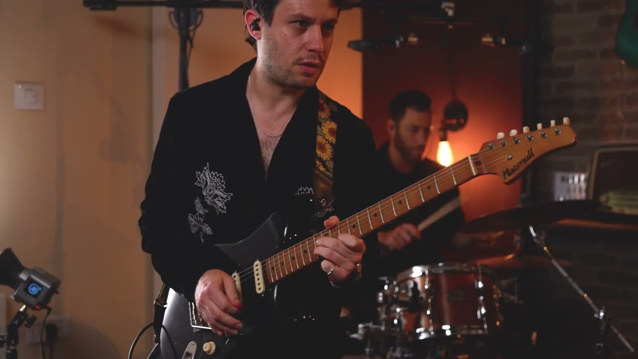 Macmull Live Session | YUZ – Filthy Mess (Live at Macmull Studio)