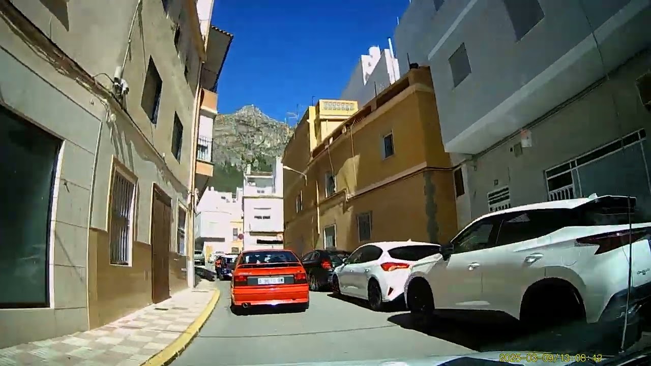 Desfile pasacalle autos clásicos en Tavernes de la Valldigna 2025