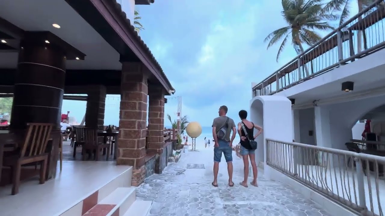 The Walk to Haad Rin Beach: Full Moon Party Night in Koh Phangan