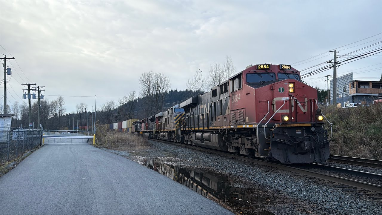 AC/DC 4 Units Leading!!! CN 116 (Intermodal Train) @ Hatzic BC Canada 29NOV25 ES44AC 2884 Leading
