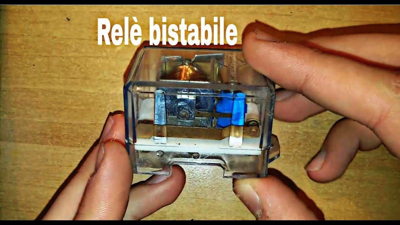 Collegamento e spiegazione di un relè bistabile