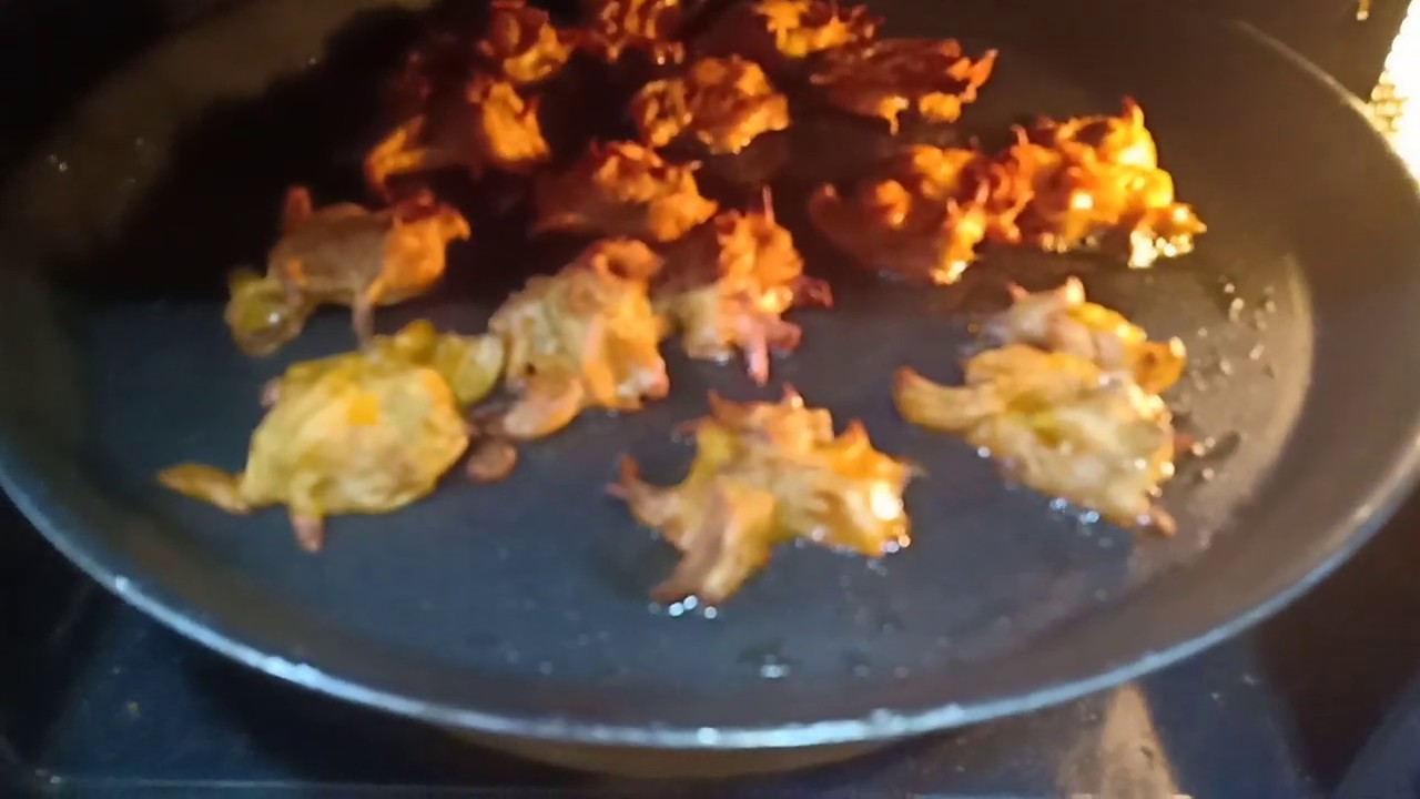 Onion chilli pakoda in microwave kanda bhajia