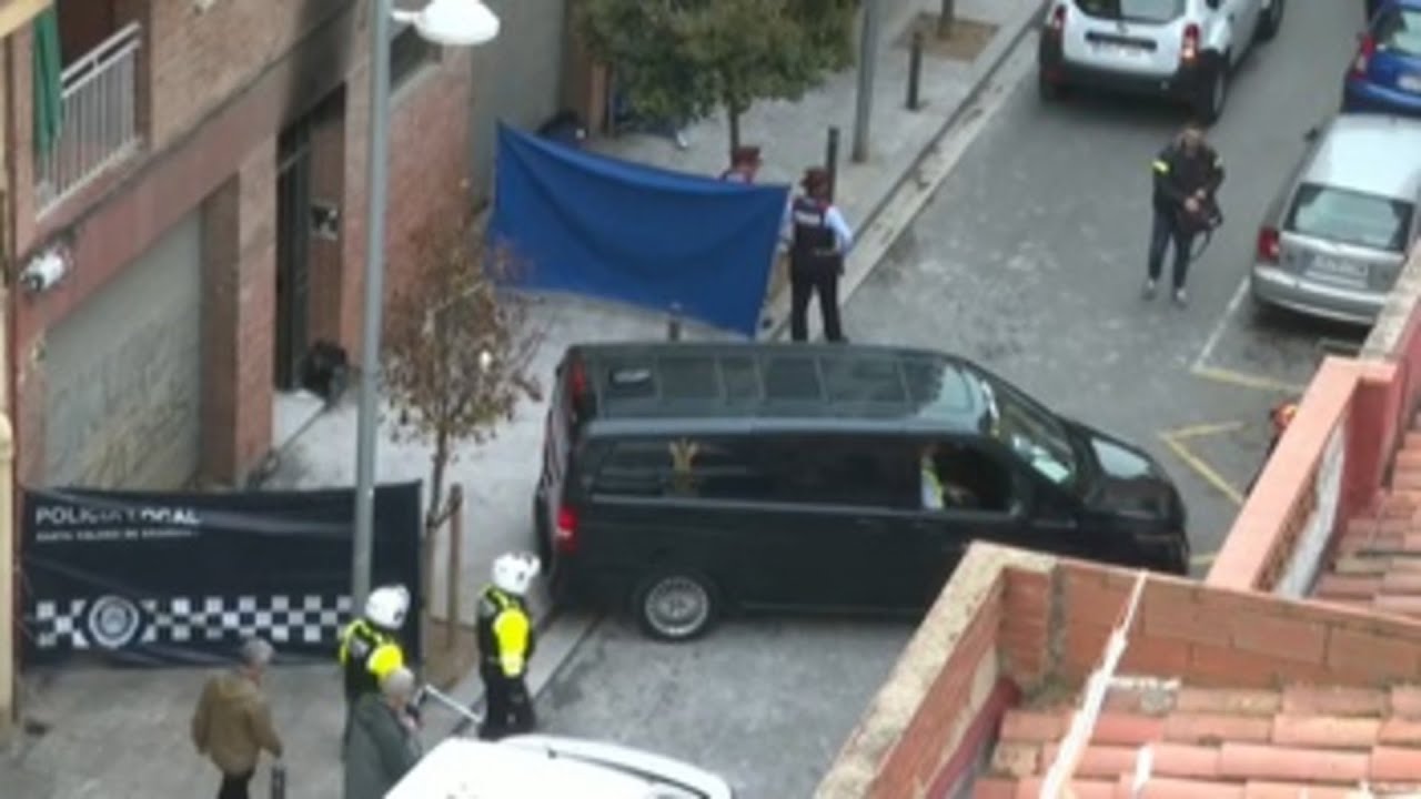 Tres muertos al incendiarse un edificio con peleas y amenazas en Santa Coloma