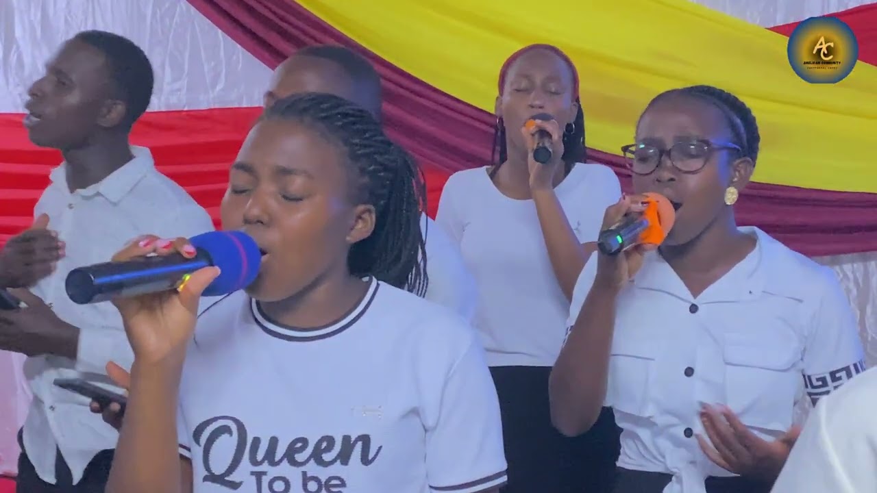 Worship moment by Fortportal Anglican Choir 