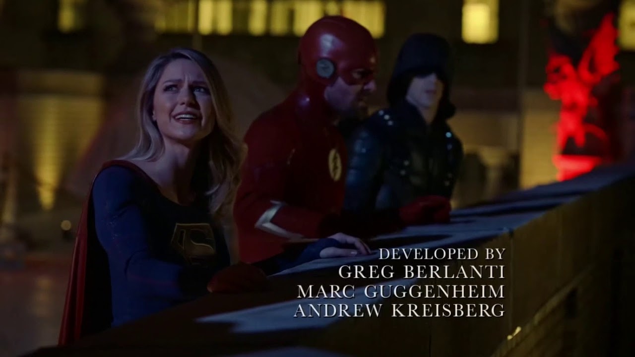 Barry, Kara and Oliver go to Gotham City and find the Bat Signal | Elseworlds Part 2
