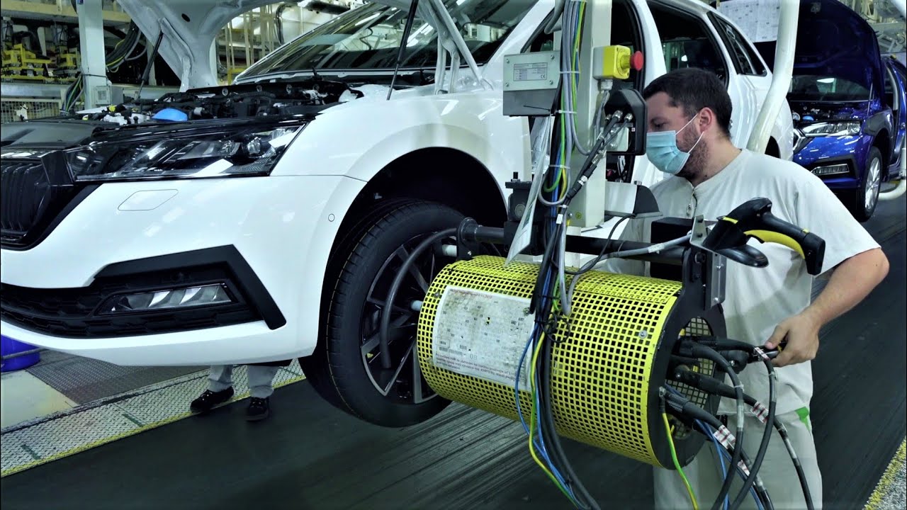&Scaron;koda Octavia Production Line 2020 - Car Factory of the Skoda Octavia at the Mlad&aacute; Boleslav plant