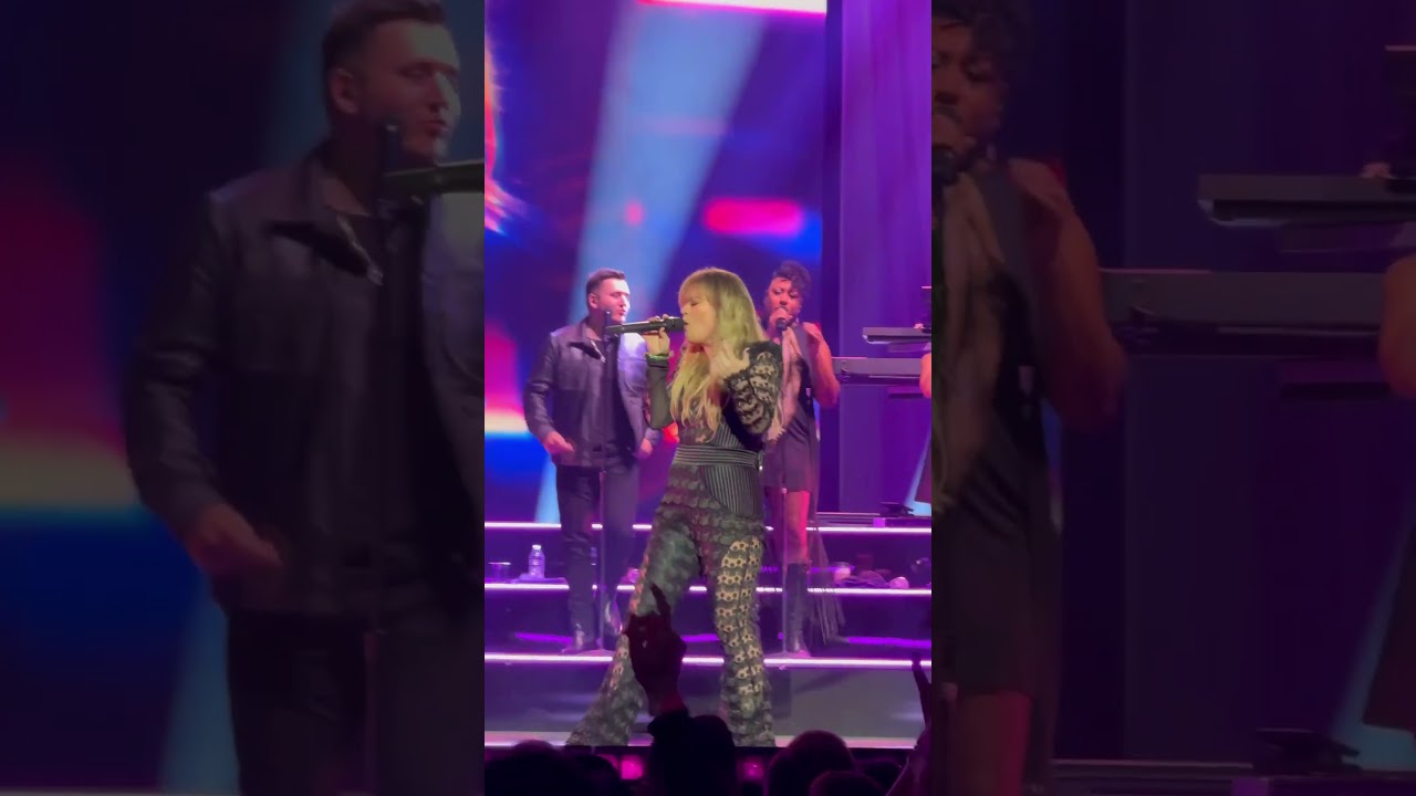 Kelly Clarkson - Catch My Breath Live at the Bakkt Theater in Las Vegas, NV - 12/30/23