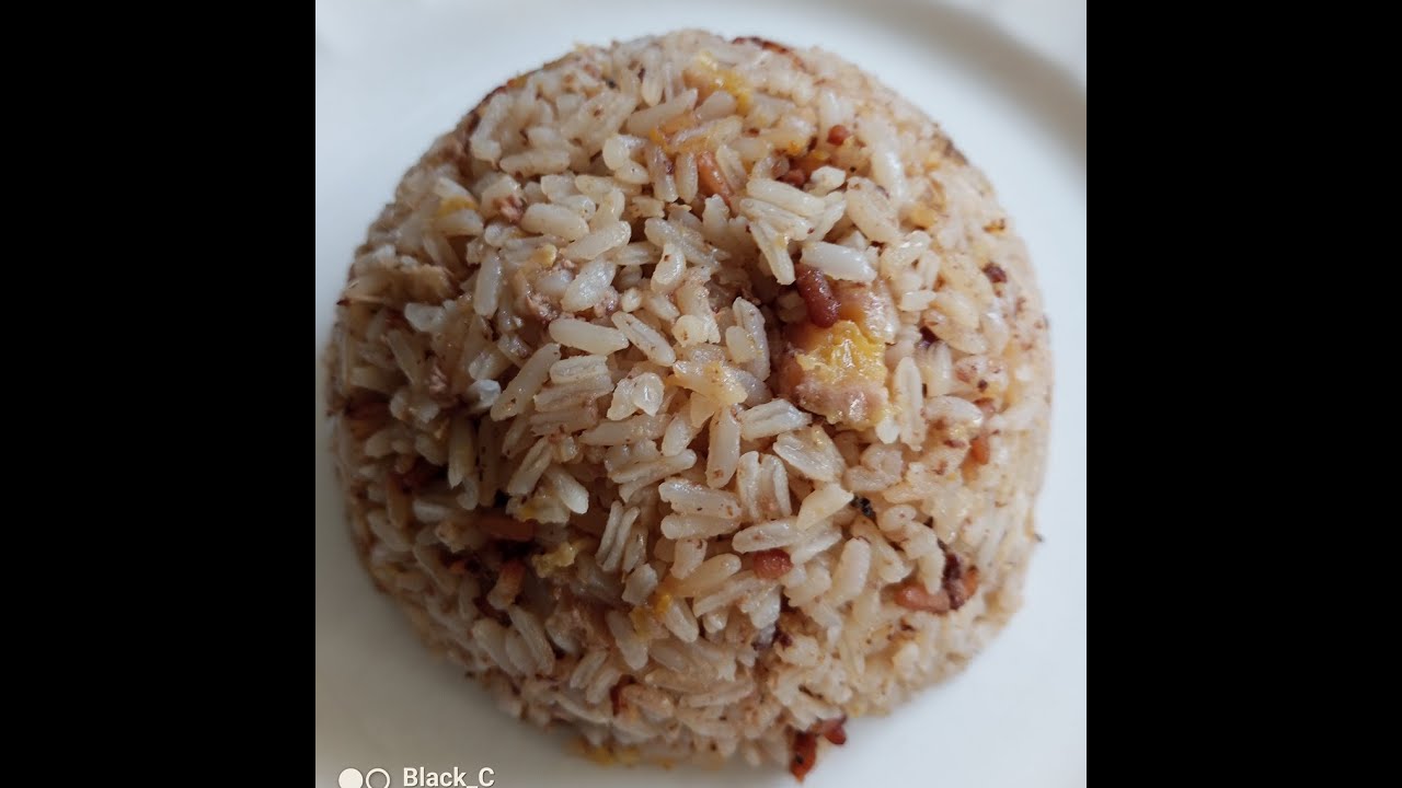 Arroz de coco frito con plátano maduro