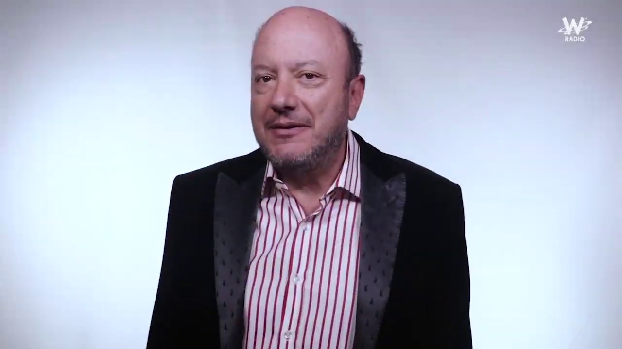 As&iacute; se hace W Radio en Colombia, dirigida como una orquesta.