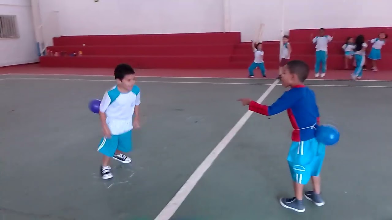 educação física 1 °ano( pega pega o balão)