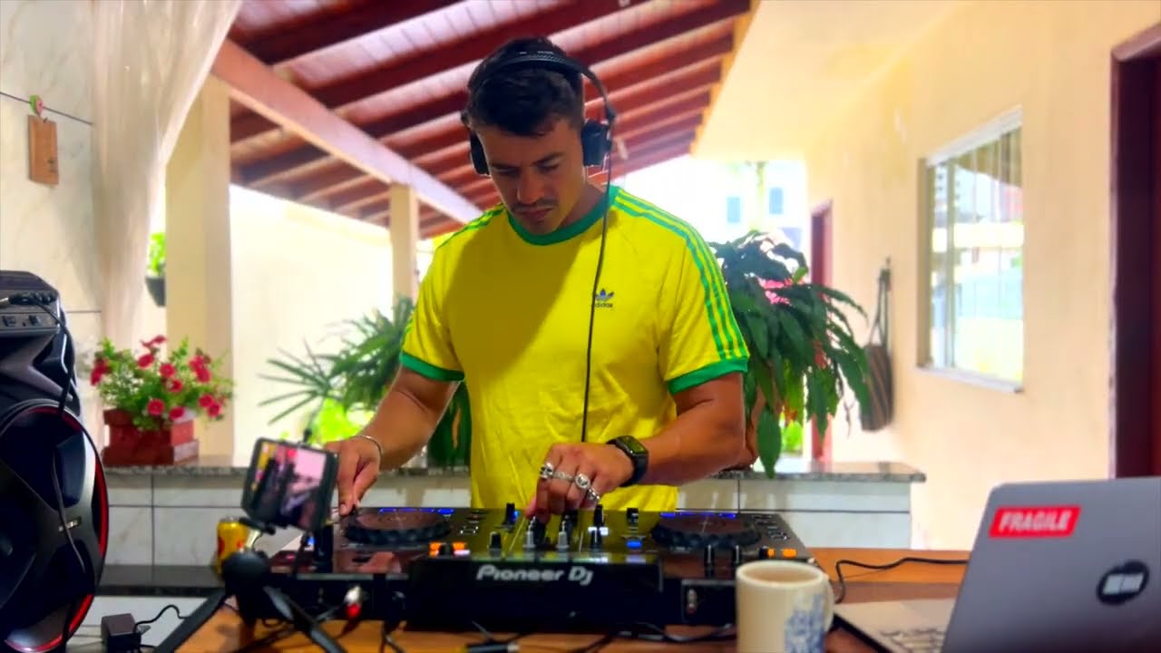 Junior Mach — Minimal Techno to Underground Obscure Techno (Live Set)