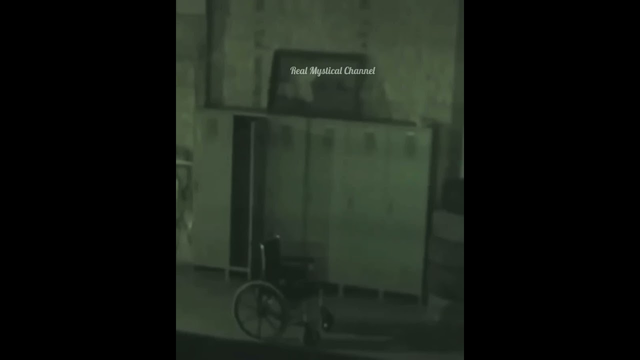 Creepy poltergeist 👻 in the utility room 😳 / Жуткий полтергейст 👻 в подсобке 😲