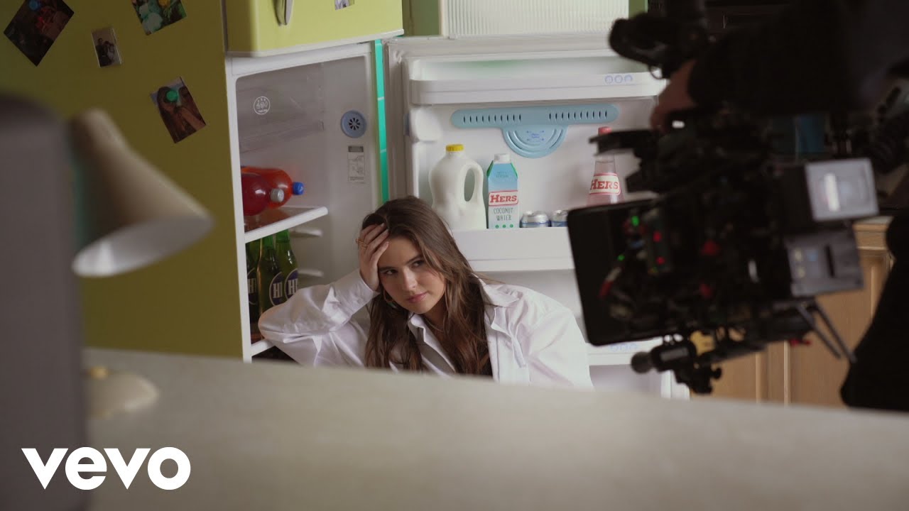 Mimi Webb - Freezing (Behind The Scenes)