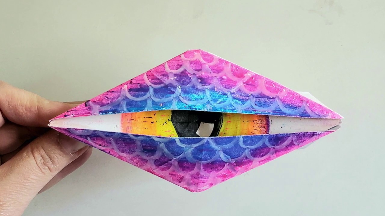 Origami blinking eye