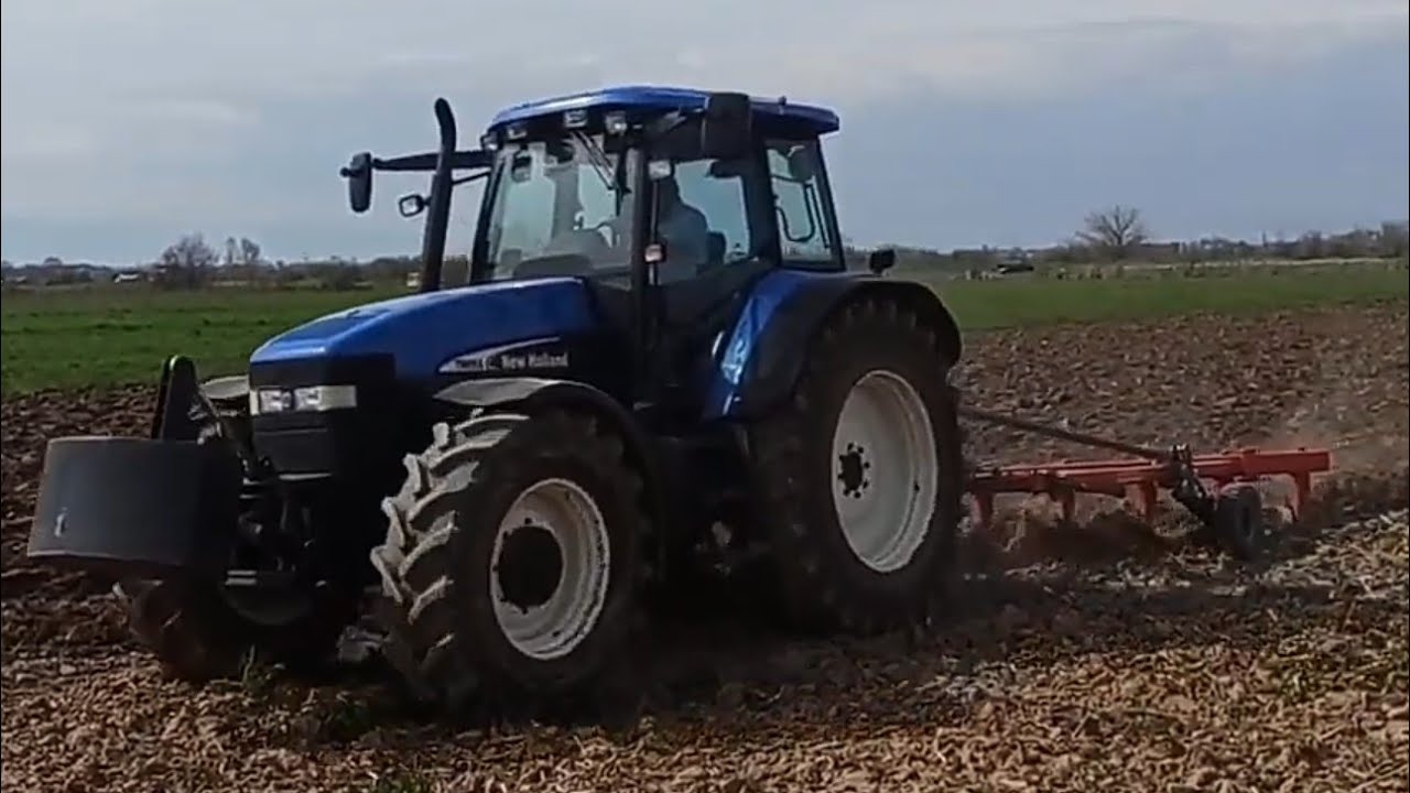 New Holland TM 155- plow with 7 furrow