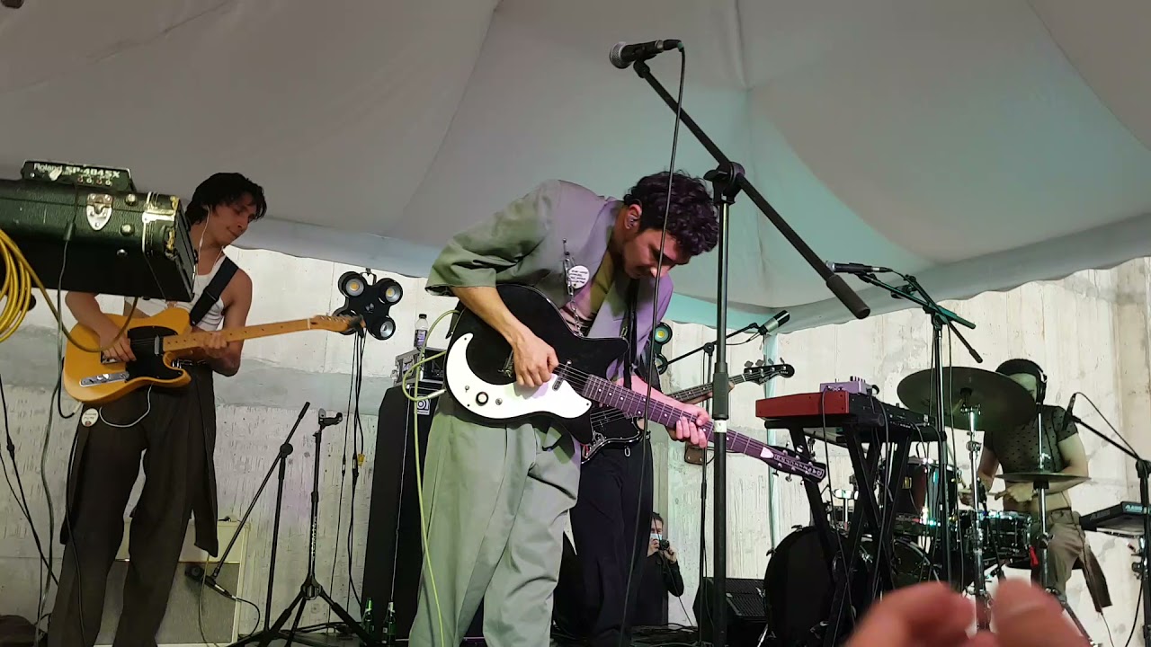 Lolabúm - Qué Asco de Sábado (En vivo en Quito 2021)