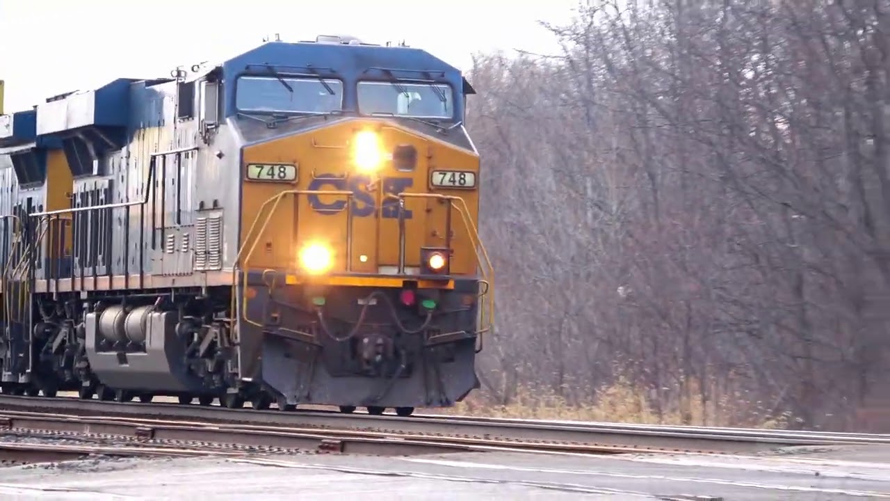 Great Horn on This CSX GP40-2 Engine