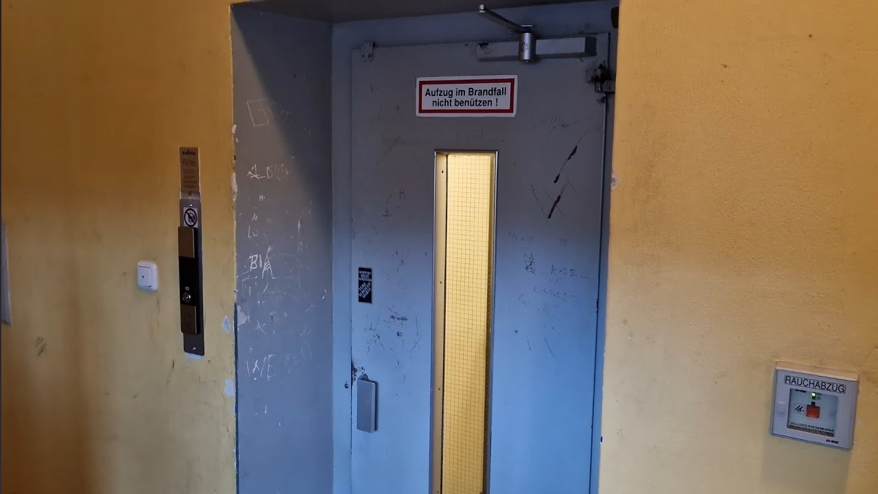 Alter Sowitsch Aufzug mit einen Kone KSS 280 Mod. (Old Sowitsch lift with an Kone KSS 280 Mod)