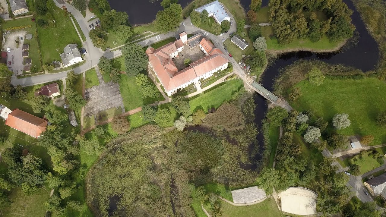 Dundagā ir dīķis, kura vienu pusi kopj pašvaldība, bet otru - nekopj 