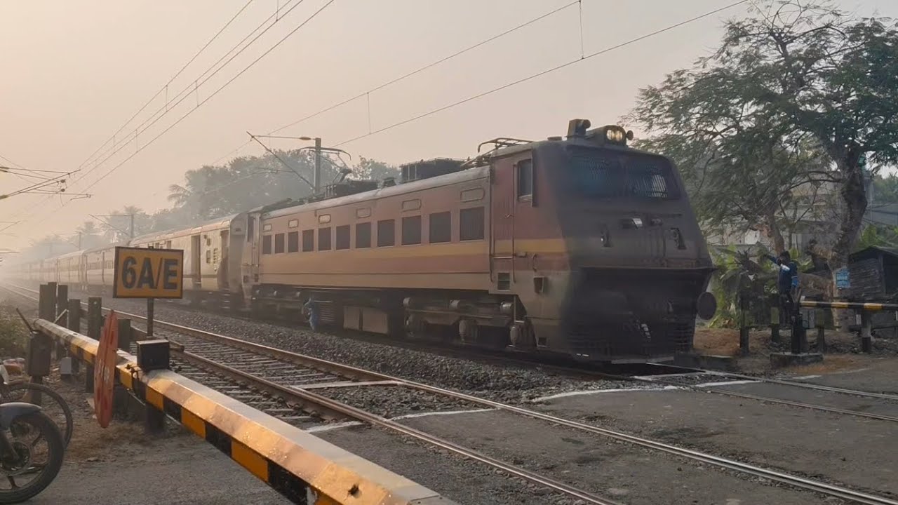 শিয়ালদা জঙ্গিপুর রোড, মালদা টাউন ইন্টারসিটি মেল এক্সপ্রেস ও কাটোয়া লোকাল।