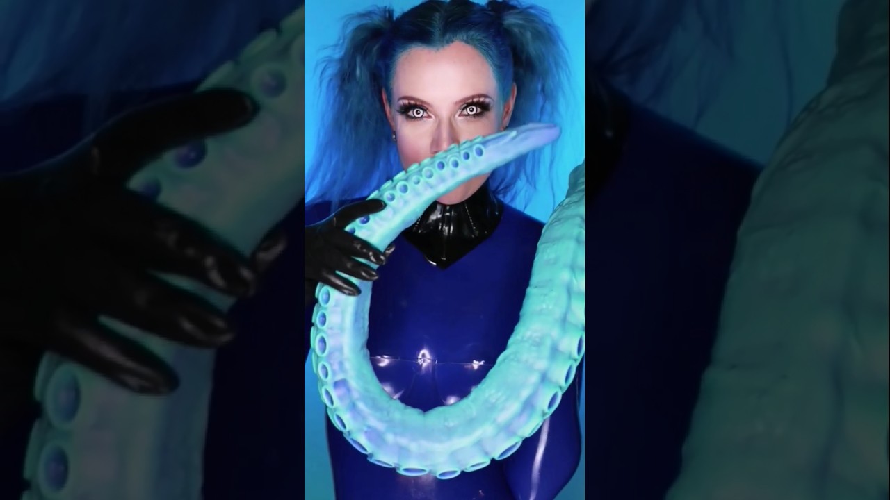 Tentacle is by https://nothosaur.de/?ref=CELENENOX 😅👌 (get 10% off at Nothosaur with 