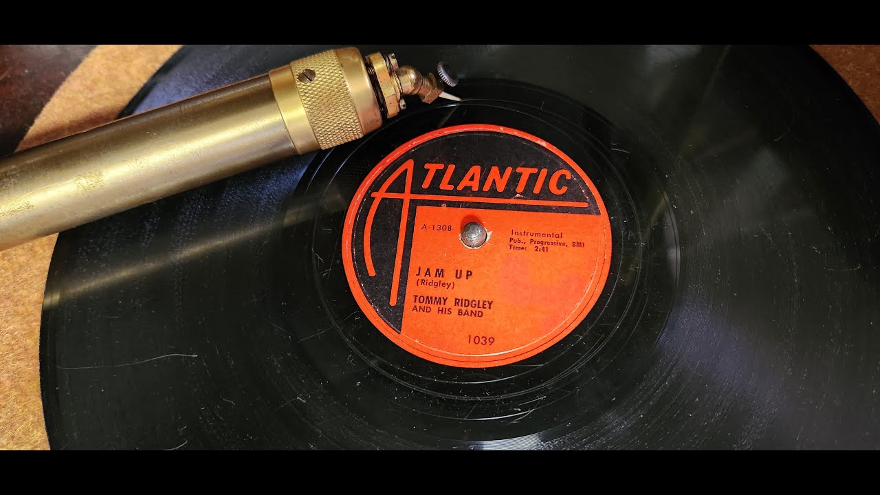 Proceed With Caution!! Playing a 1950's 78rpm Record on a 1920 Pathe Phonograph w/ Bamboo Toothpick!