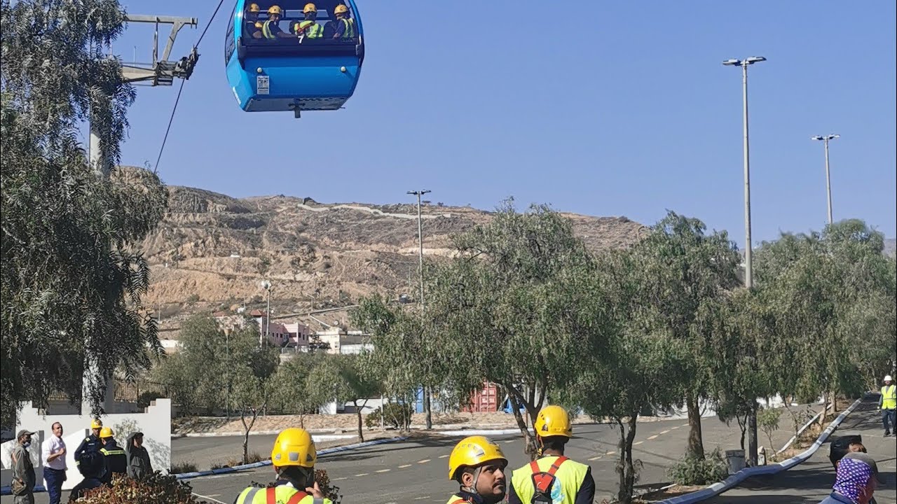 تدريبات وتطبيقات عملية لدورة الإنقاذ الجبلي بمركز تدريب الدفاع المدني بمنطقة عسير لعام ١٤٤٣ هجرية
