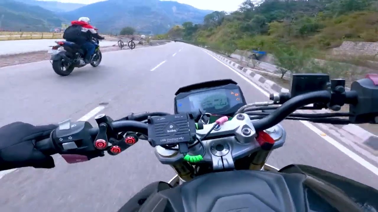 2 minutes of Satisfying mountain ride on Bmw g310r and Yamaha Fz250 | Cornering | Panchkula Himachal