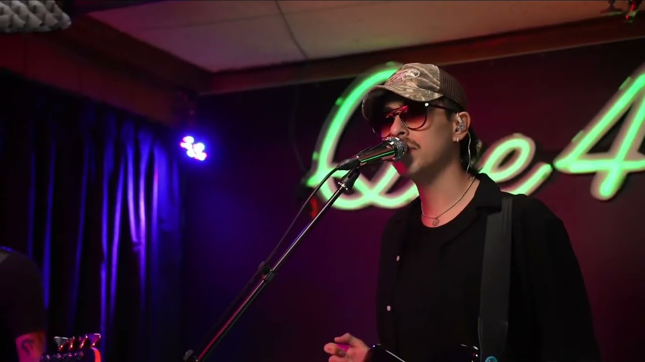 Crush - French Police - Live Session at Que4Radio