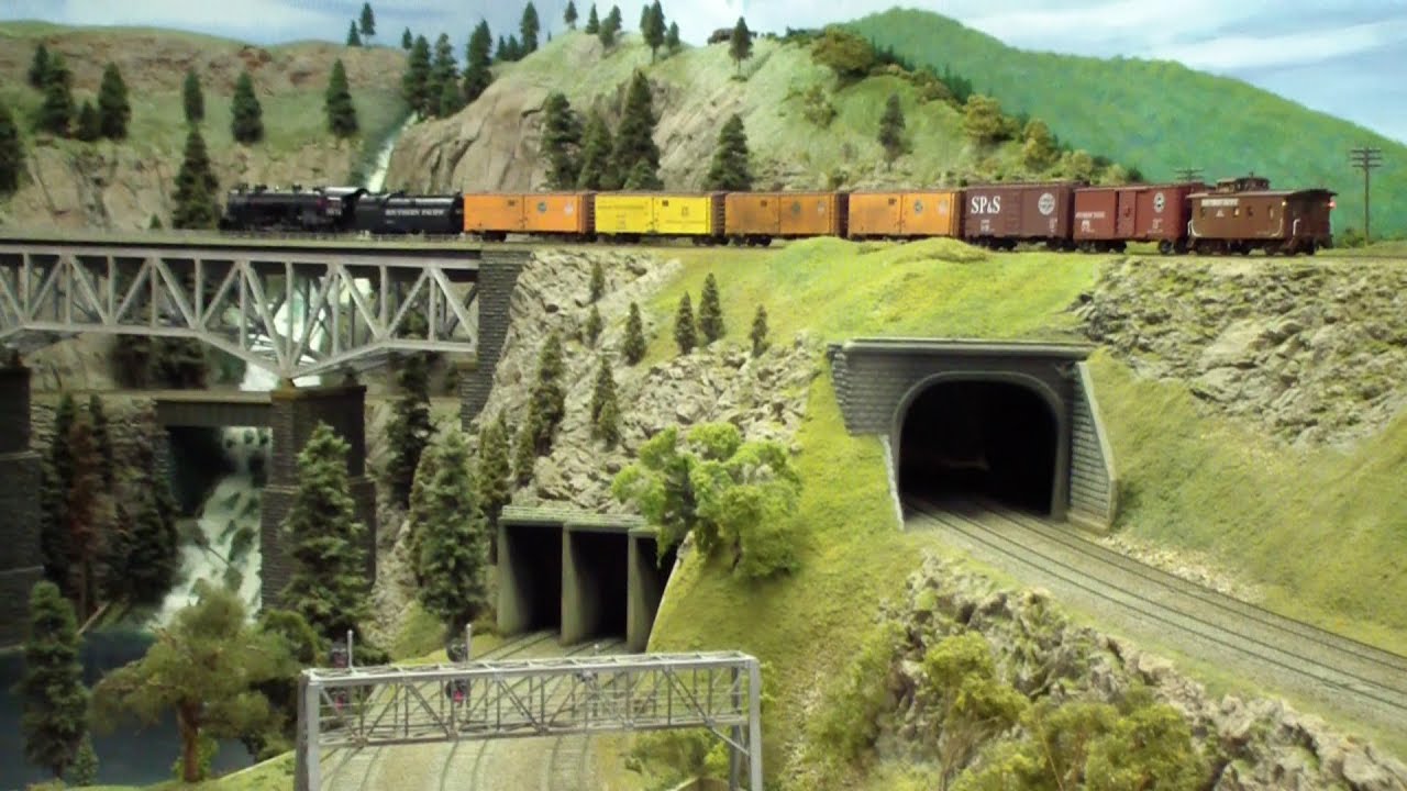 Ed Loizeaux's  S Scale Model Railroad - Train Layout