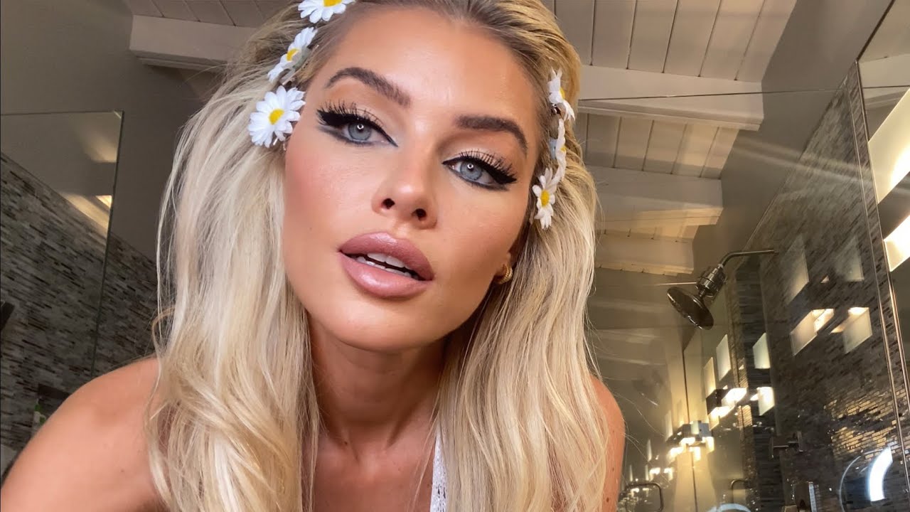 Урок макияжа в стиле Присциллы Пресли