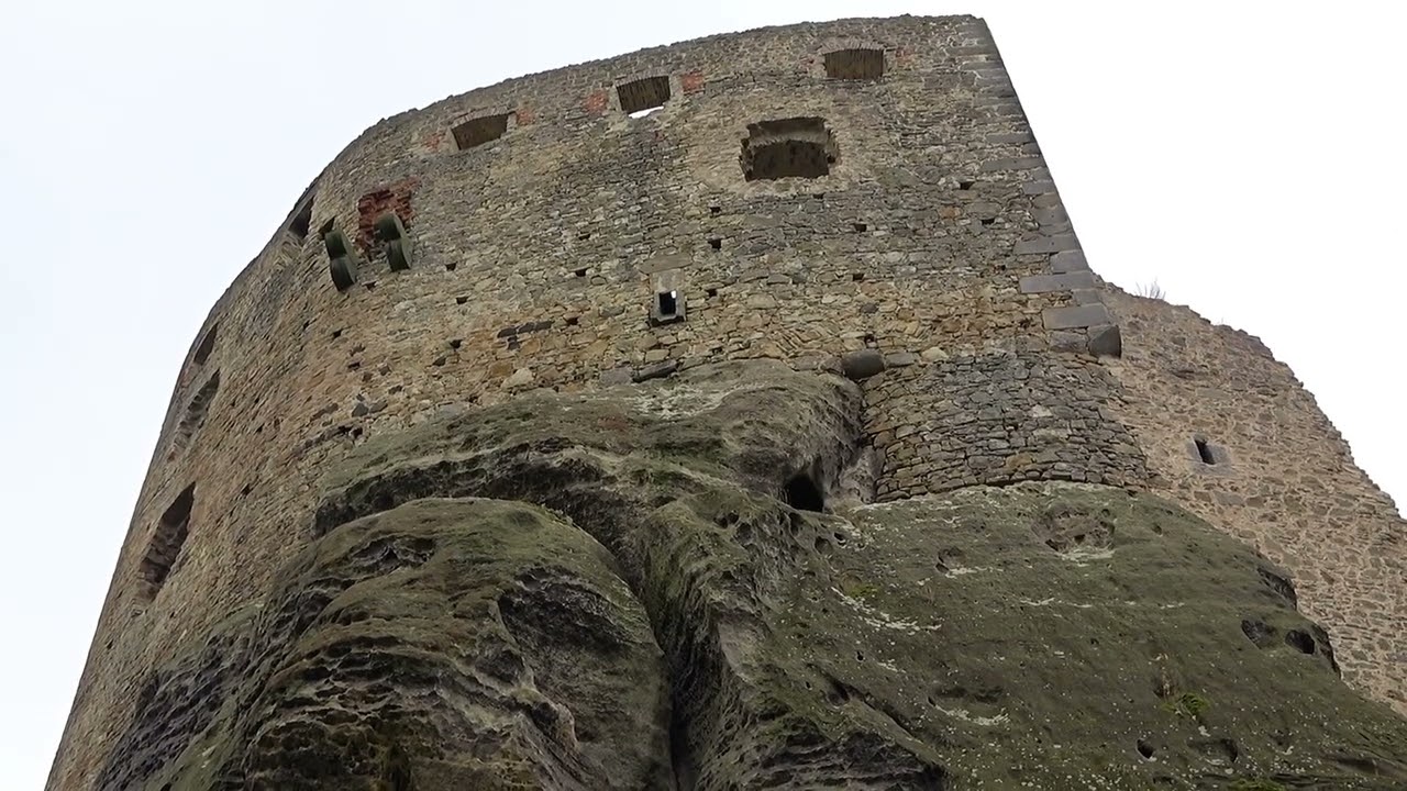 VALEČOV -  skalní hrad