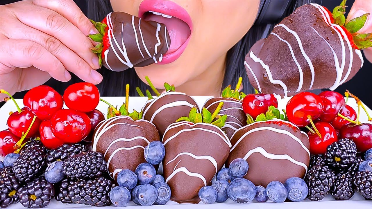 ASMR GIANT CHOCOLATE CANDIED COVERED STRAWBERRIES FRUIT PLATTER (EATING SOUNDS) ASMR Phan