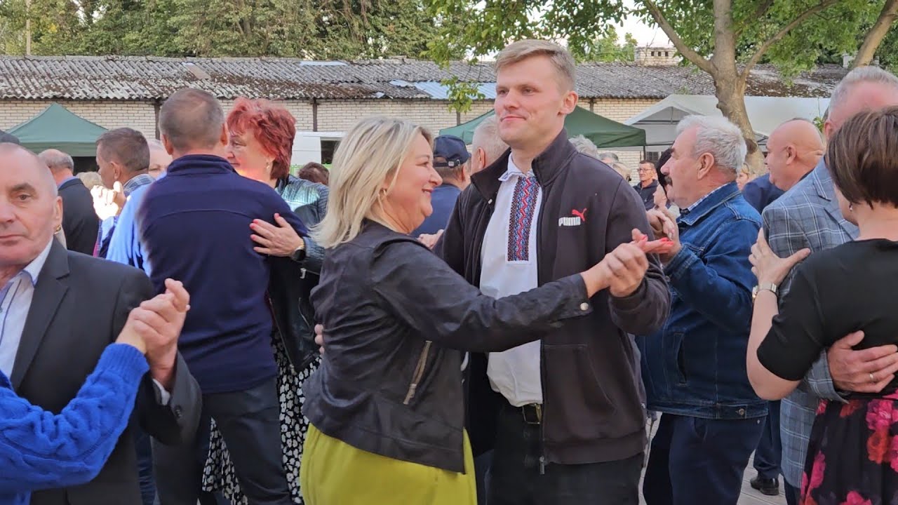 24 sierpnia 2025 Lider Kapeli STĄPORKOWSKIEJ zatańczył na rozgrzewkę w Grabowie nad WISŁĄ 