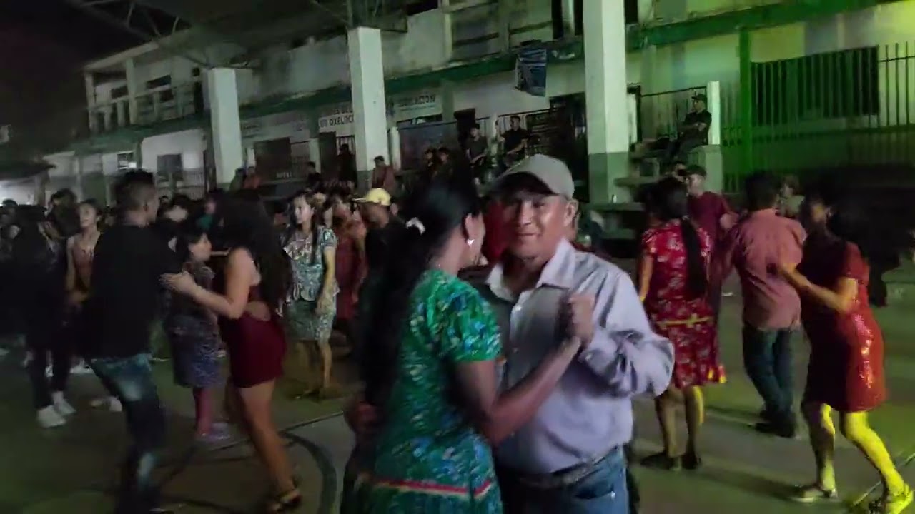 Charli y su grupo Super Amor. La quema del torito, oxeloco.