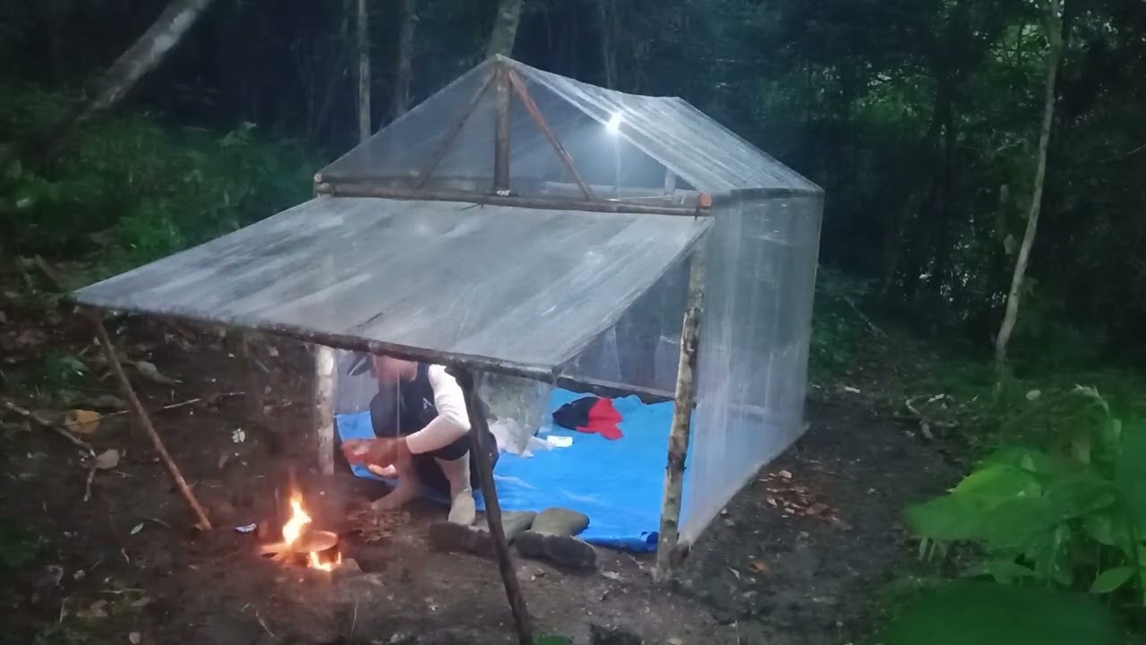 Solo camping hujan deras bermalam di shelter plastik#solocampinghujanderas