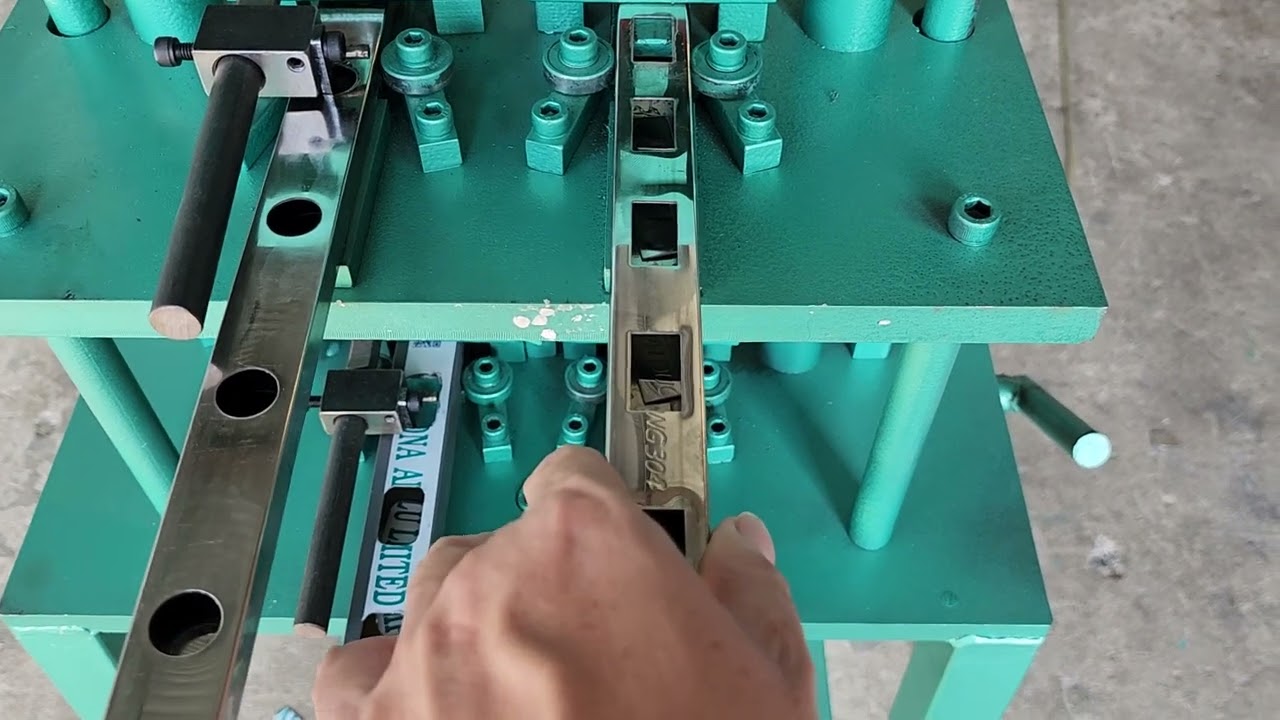 Máy đột dập khung bảo vệ
