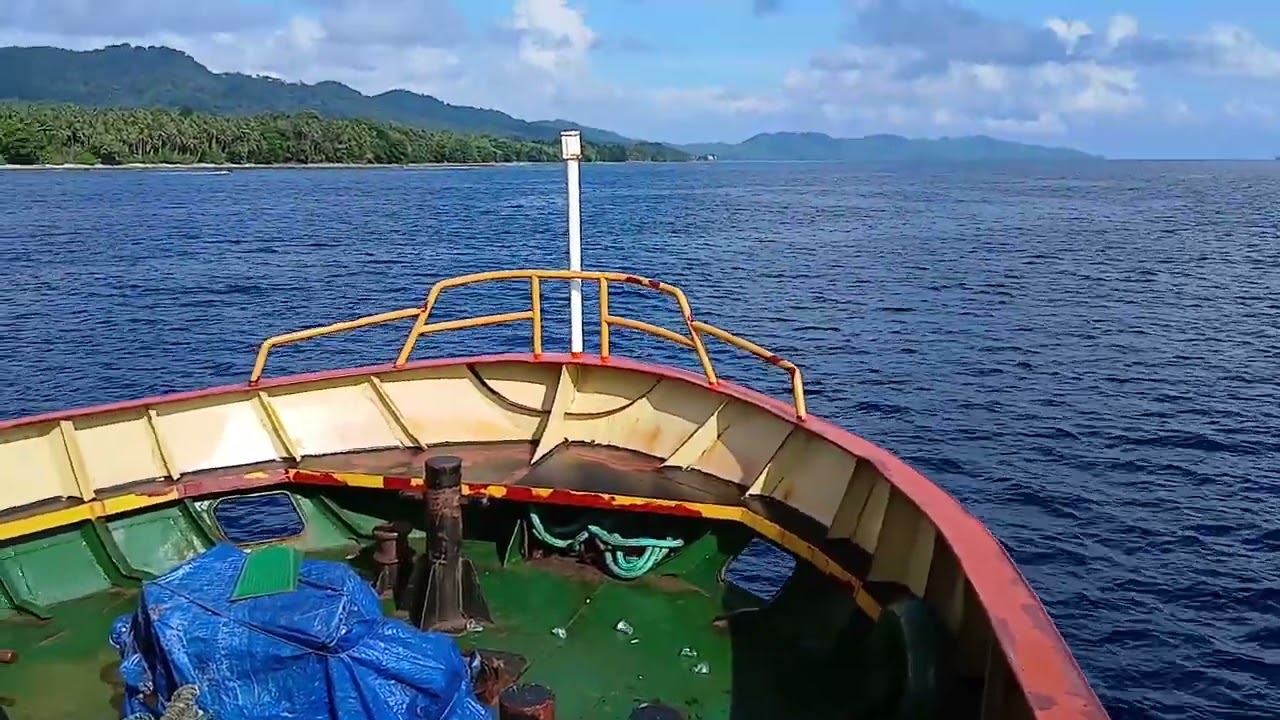 KM Gregorius memasuki Pelabuhan Lirung Talaud