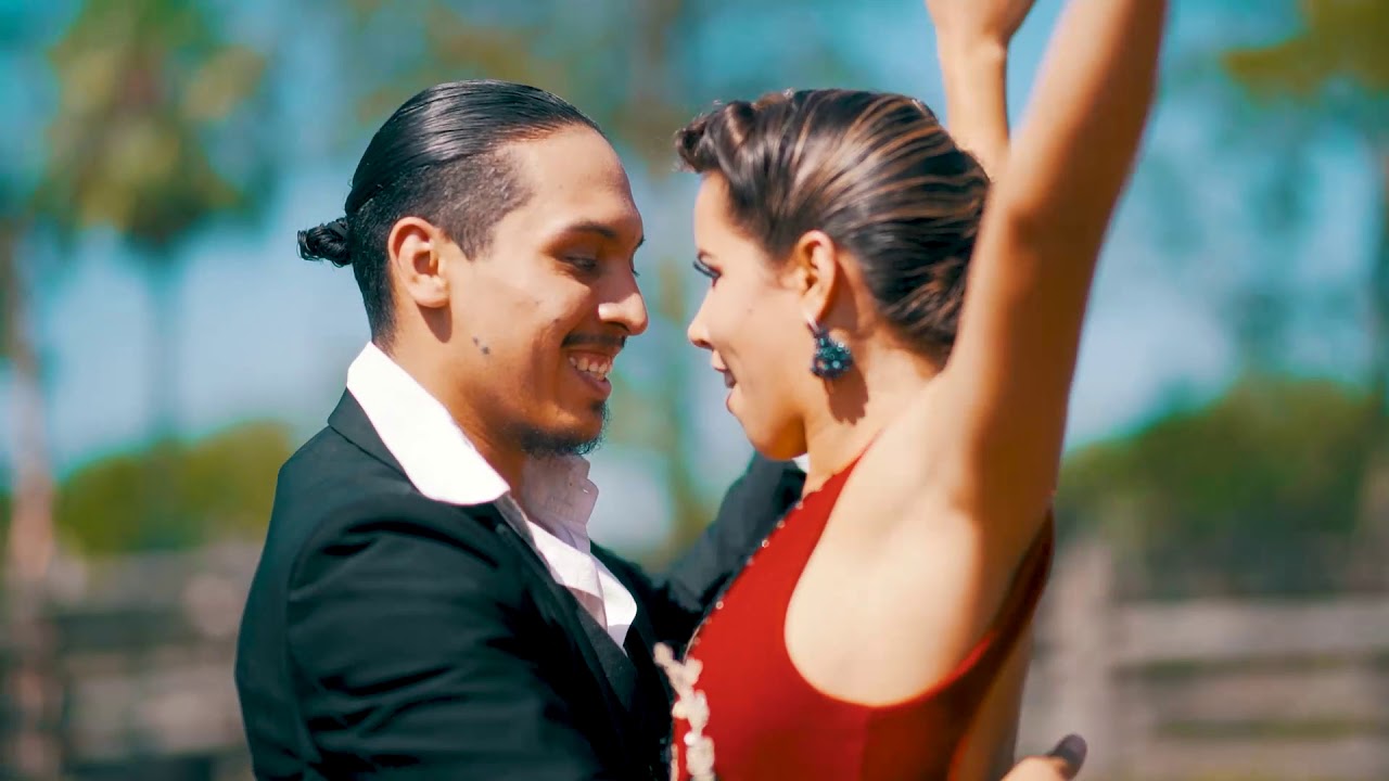 Amira Luna y Damián Roezgas 