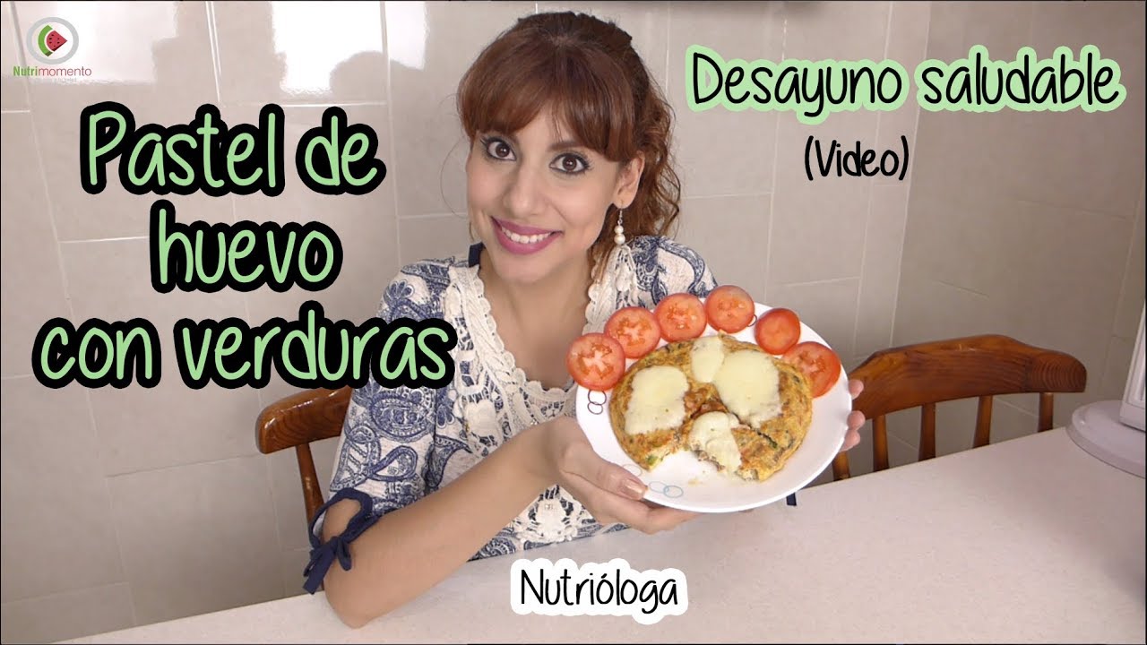 Desayuno saludable. Pastel de huevo con verduras