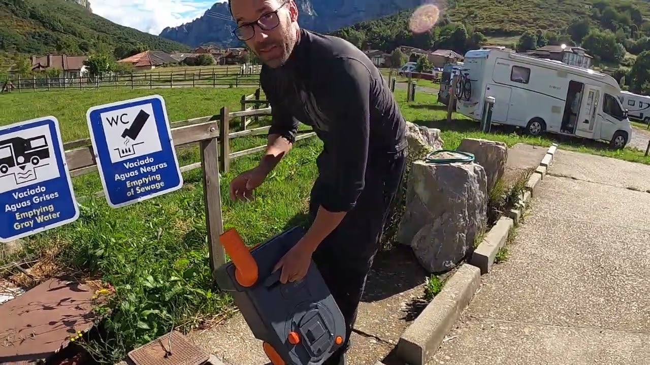 Cómo Vaciar las Aguas Negras en la Autocaravana Adria Matrix Axess 670 | Guía Paso a Paso 🚐💧