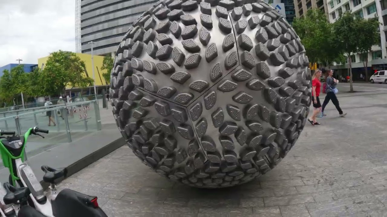 A Walk Through Brisbane City CBD | Queen Street Mall & More